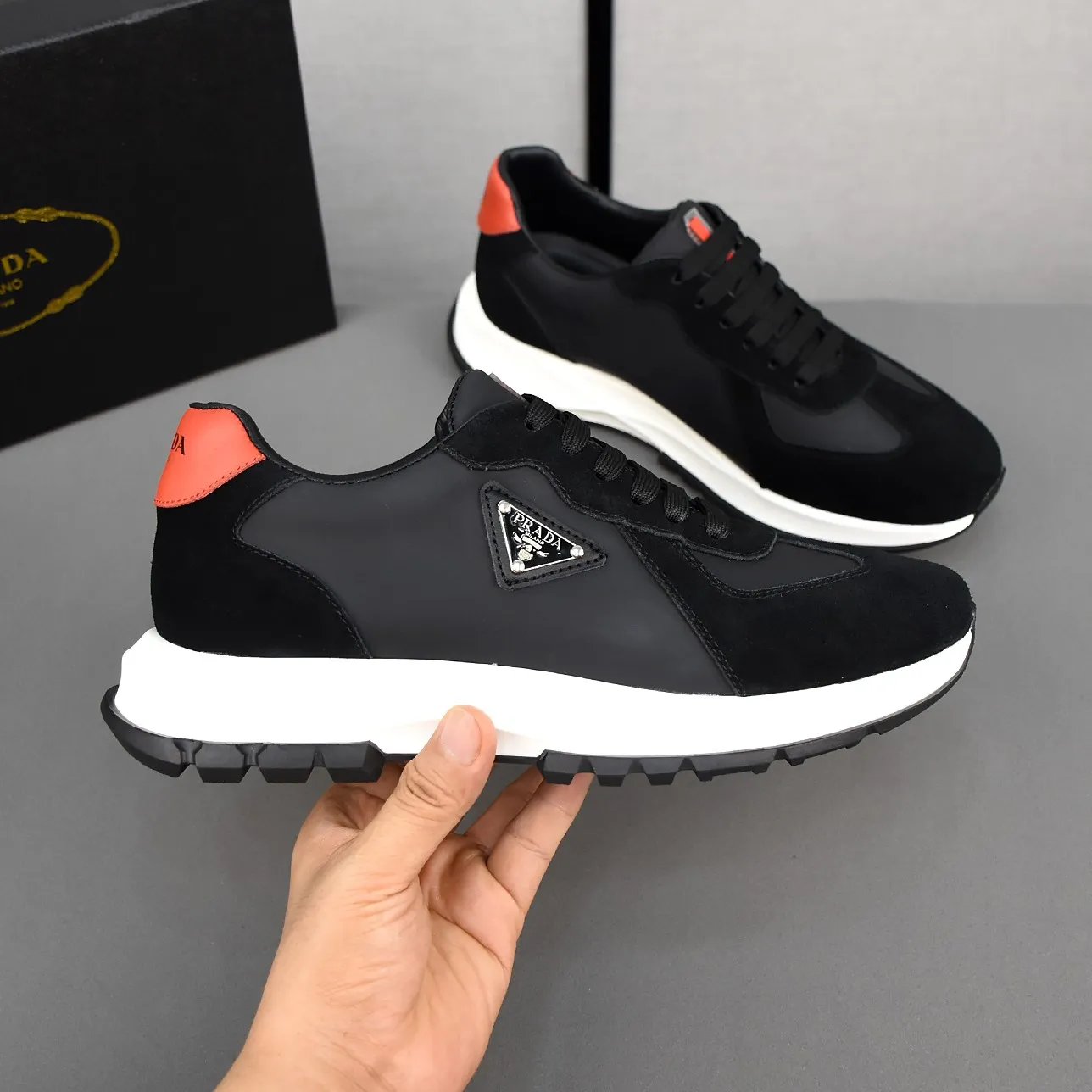 PP500👟👟👟【PRADA】The upper is made of first-layer cowhide, sheepskin lining, and ultra-light soft elastic PU outsole. Men's size 38-44 (just choose according to your usual wearing size).